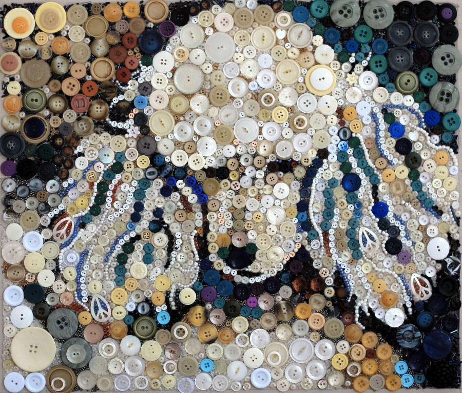 Панно из пуговиц