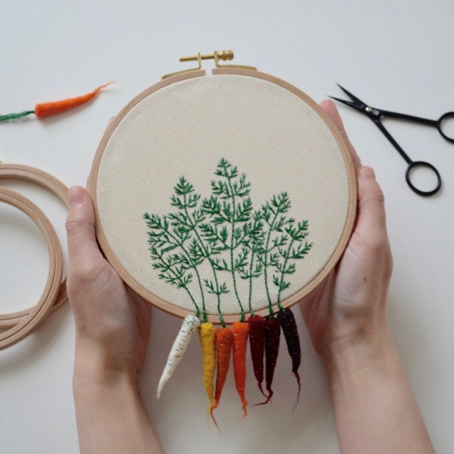 Вышивка необычная в пяльцах