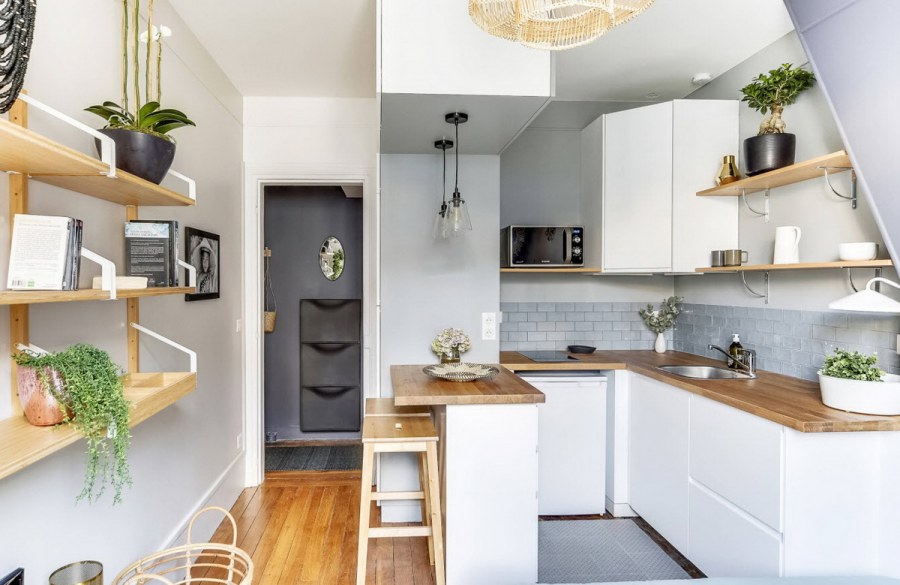 Кухня в маленькой студии