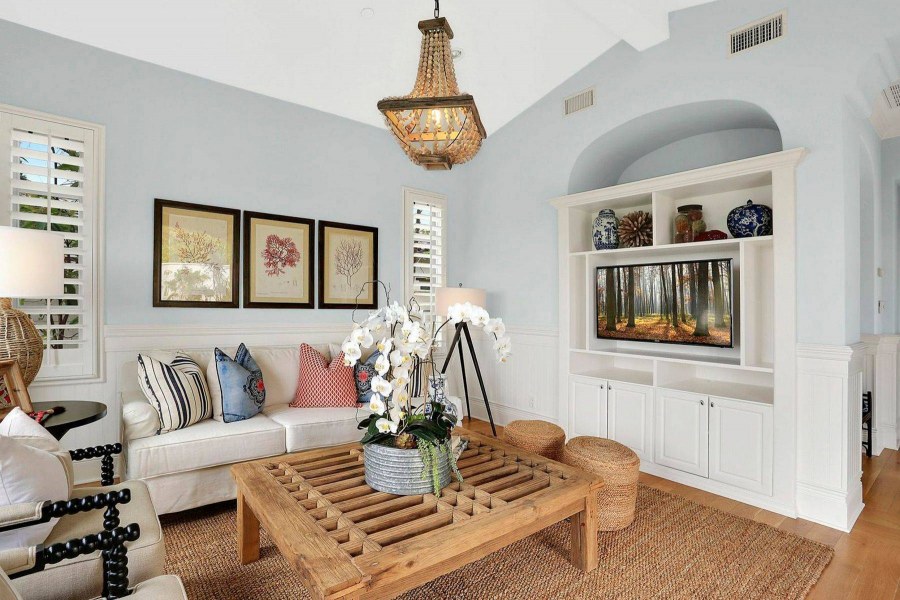 Украсить пустую стену