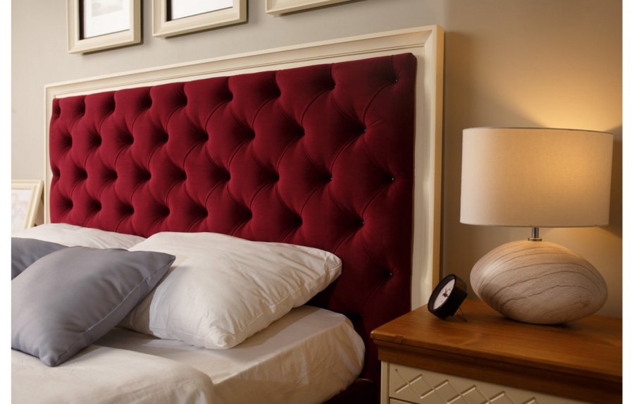 Кровать с мягким изголовьем