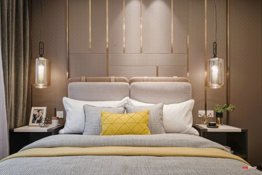 Мягкое изголовье для кровати на стену