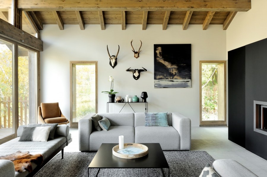 Балки в интерьере Шале