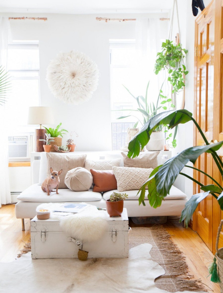 Кресло около камина