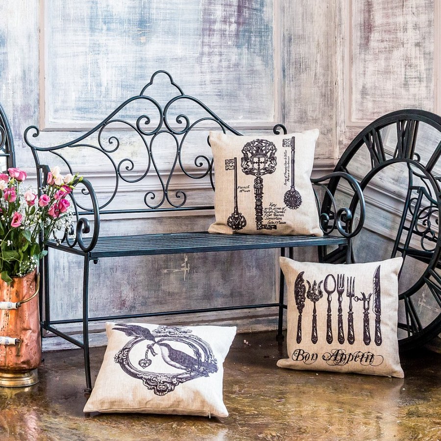 Кофе, плед, мягкие подушки