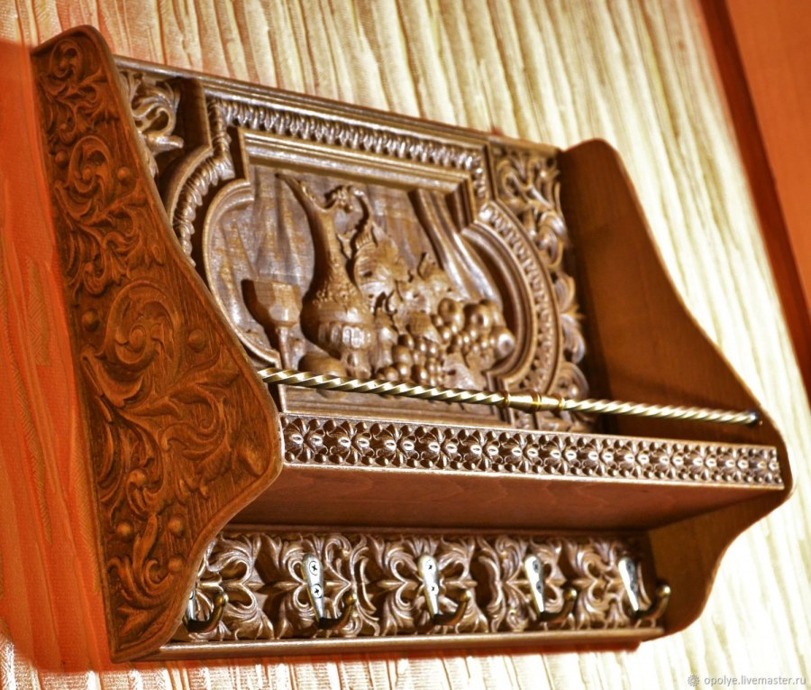 Резные диваны из дерева