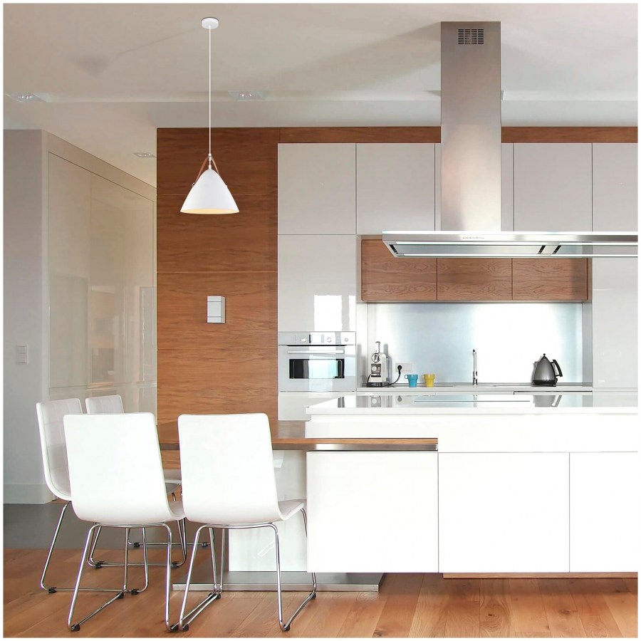 Кухня белая с деревом