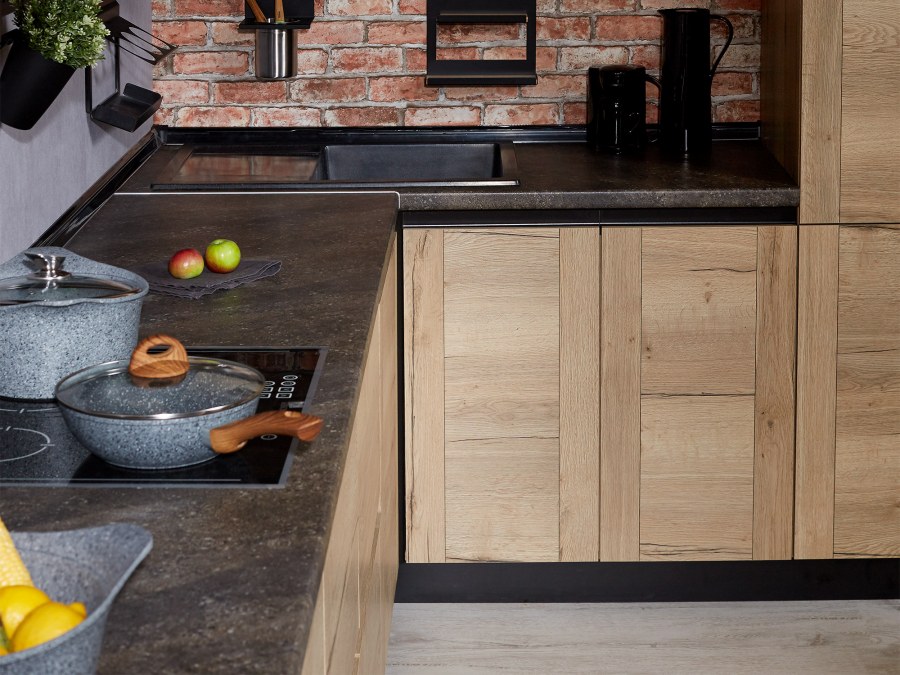 Обеденный современный деревянный стол