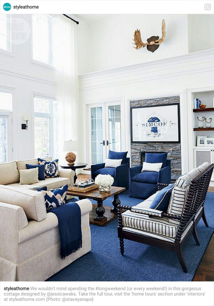 Бело синяя гостиная