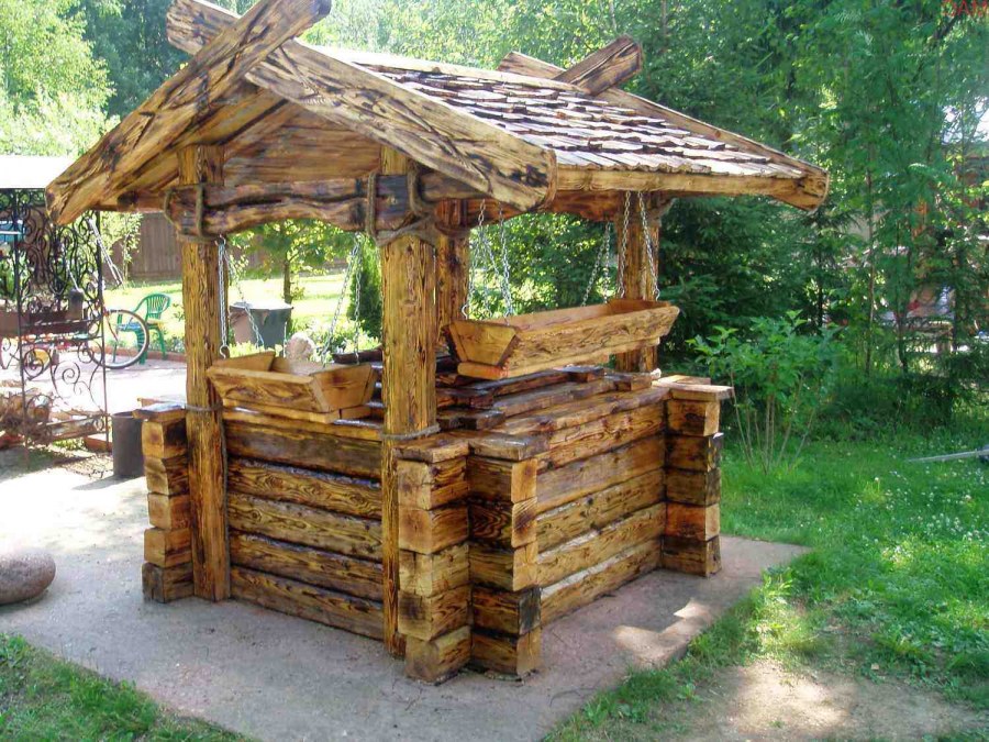 Деревянный колодец