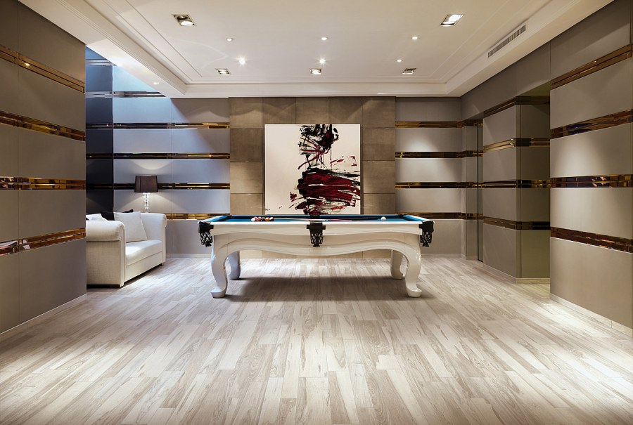 Паркет на стене в гостиной