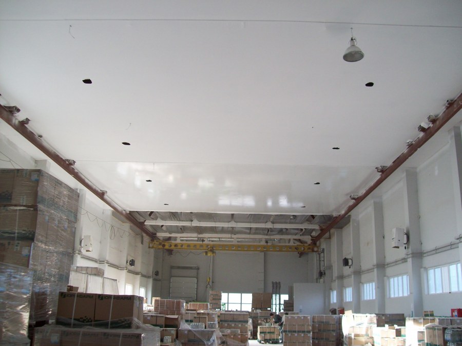 Потолок в промышленном помещении