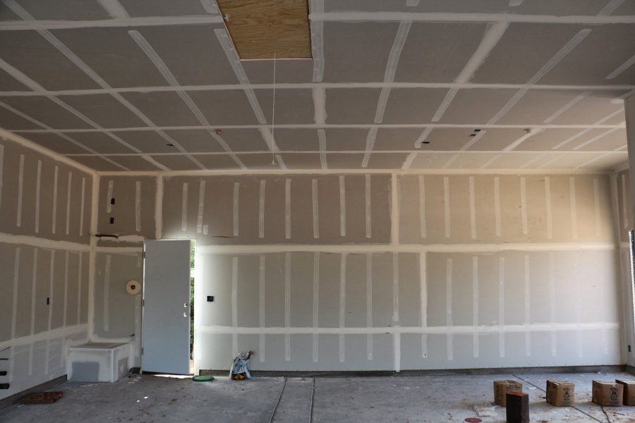 Потолок Армстронг в стиле лофт