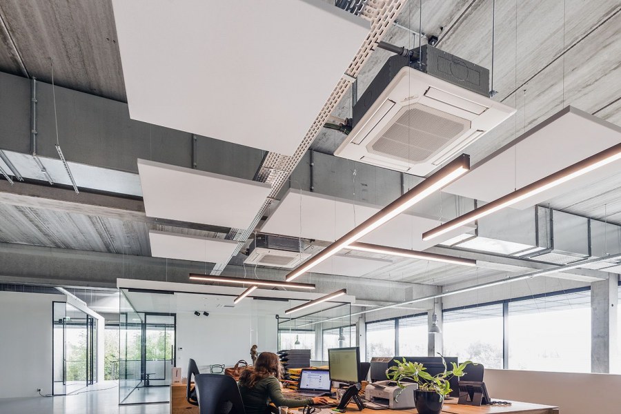 Отделка потолка в офисе