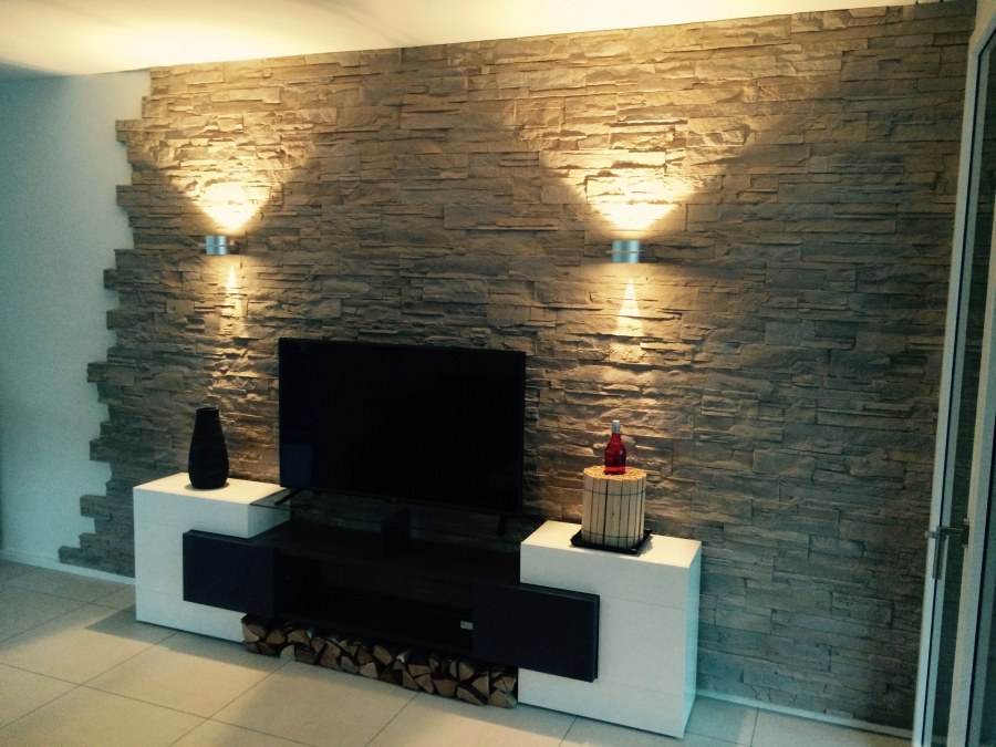 Декоративный камень в гостиной