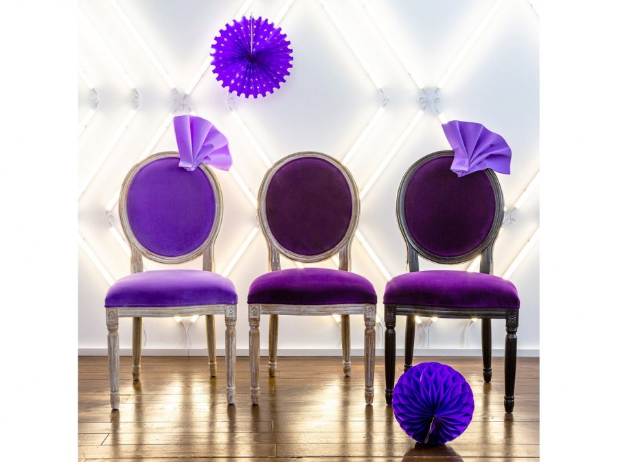 Чёрно фиолетовый стул