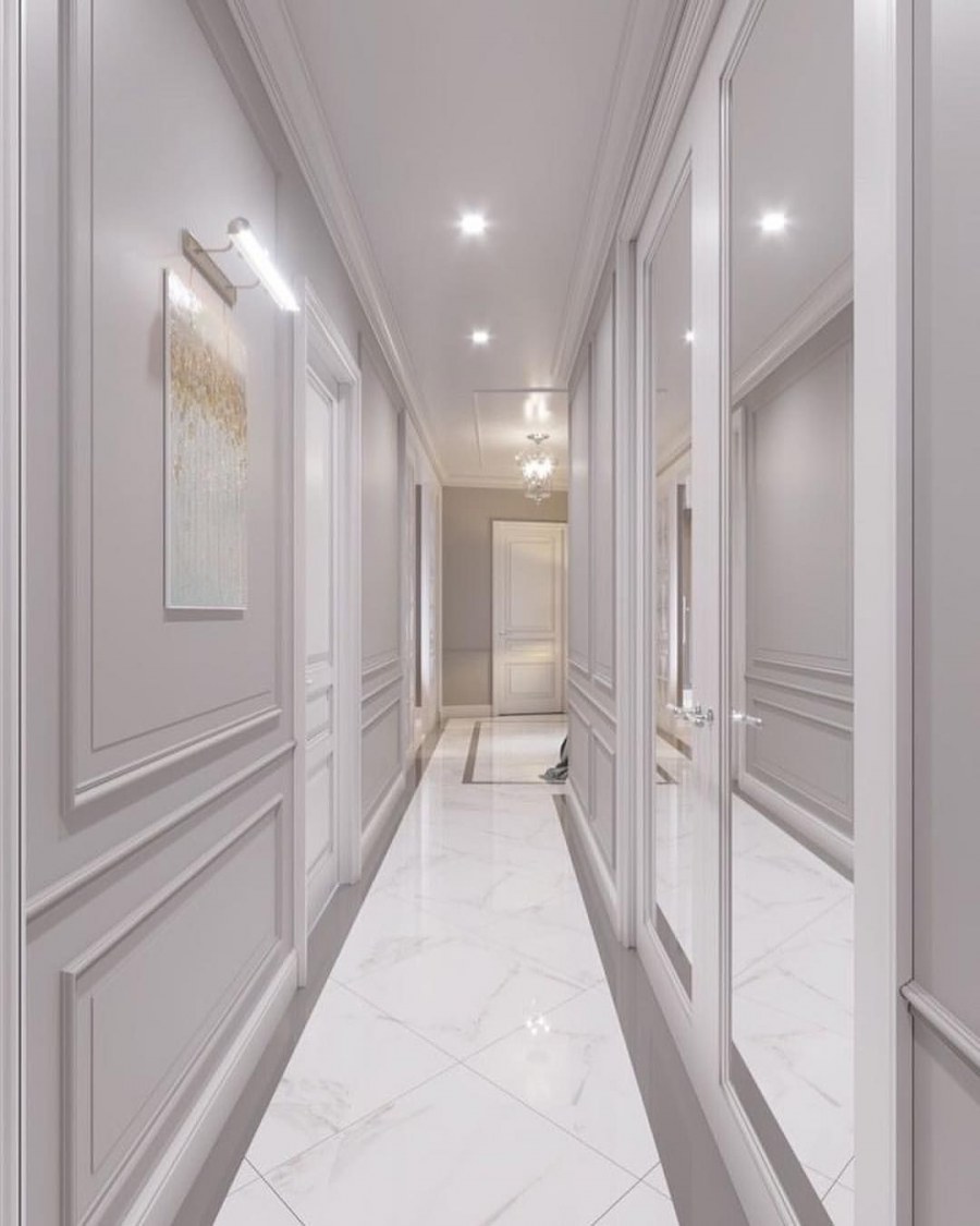 Молдинги в коридоре