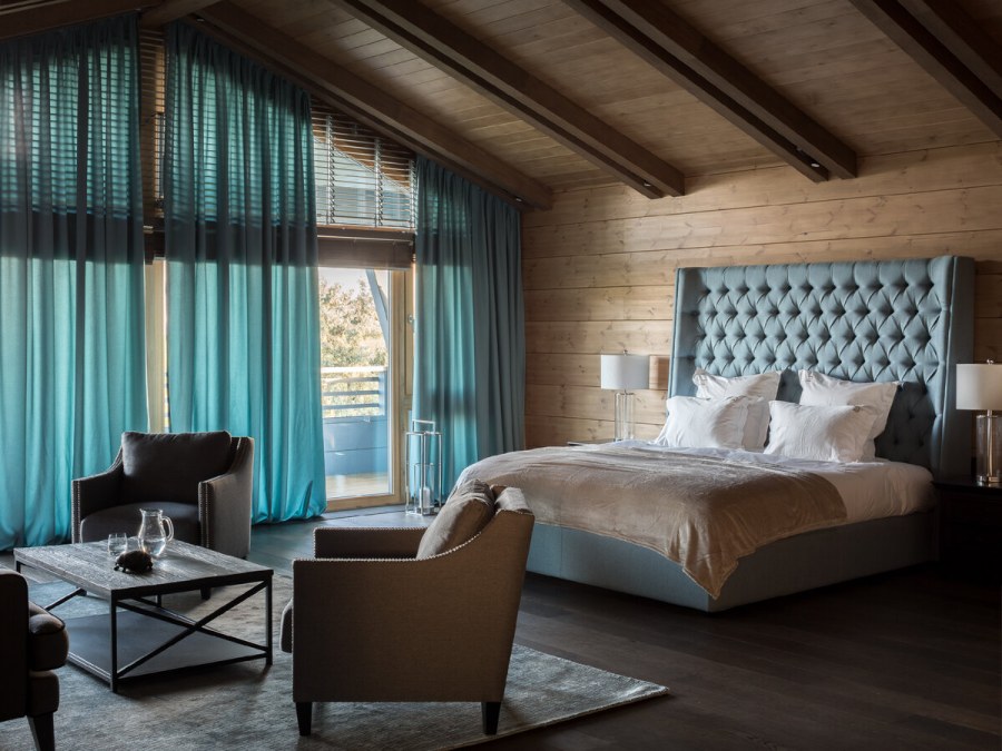 Шторы в брусовом доме спальня