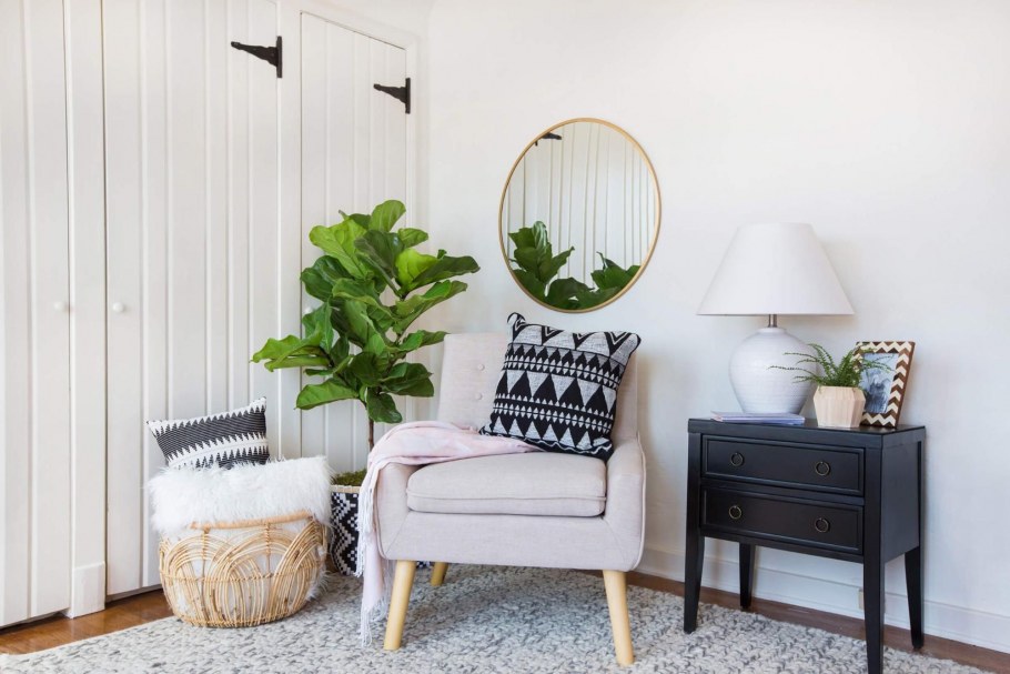 Необычная консоль в прихожую