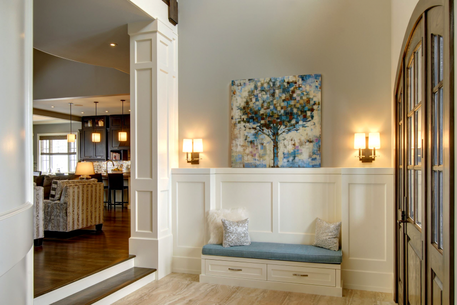 Часы напольные в коридор