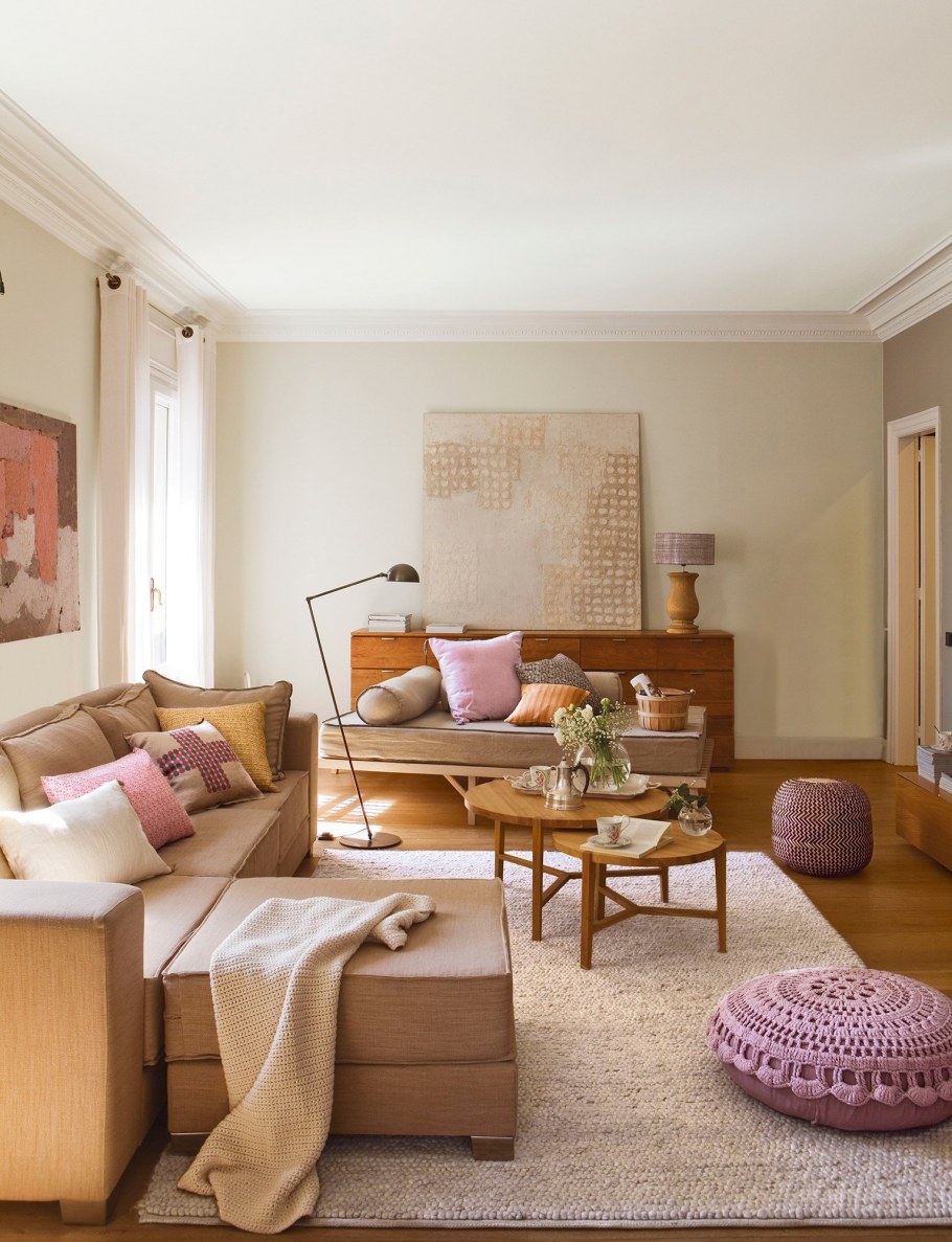 Кремовый цвет в интерьере гостиной