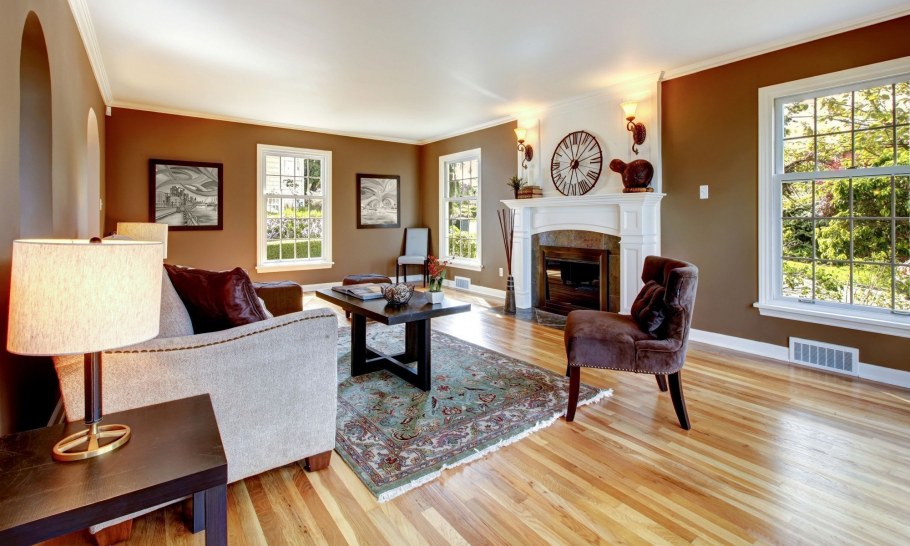 Коричневая стена