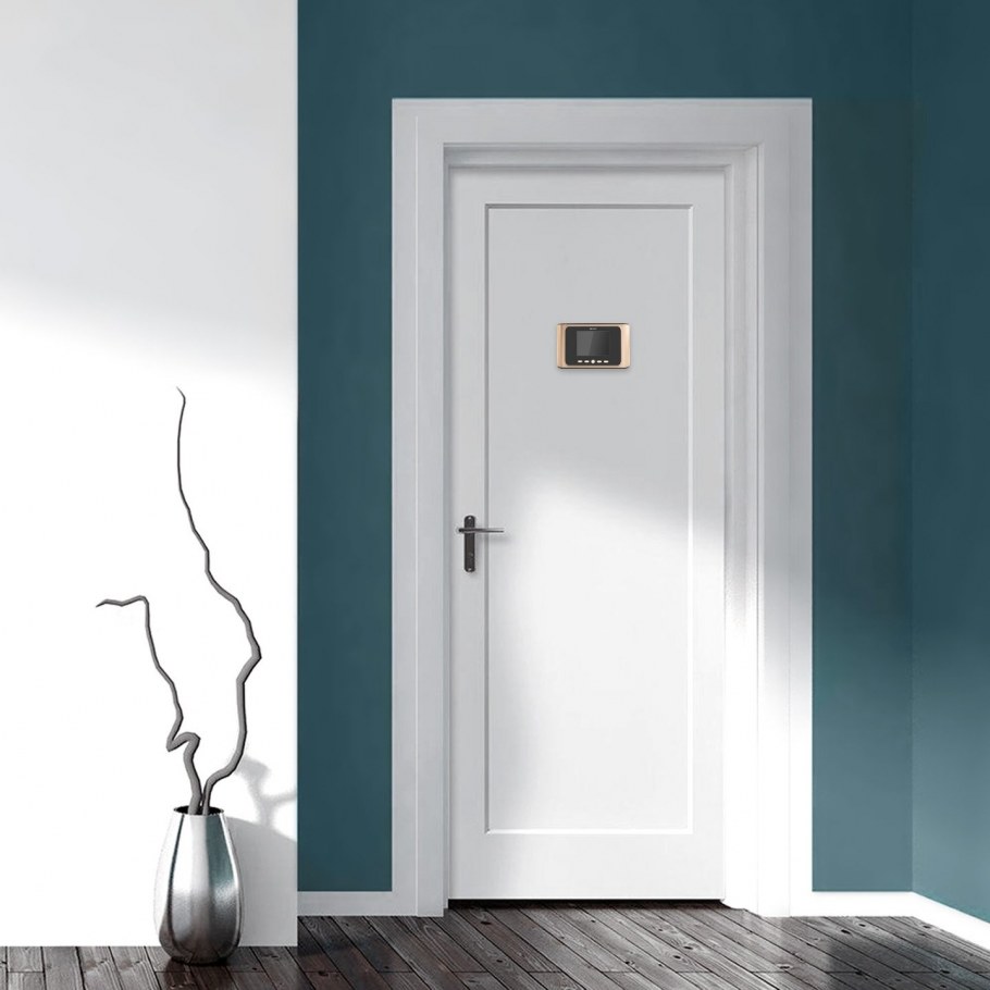 Оранжевая входная дверь