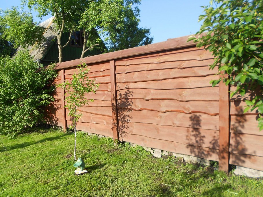 Забор из необрезной доски