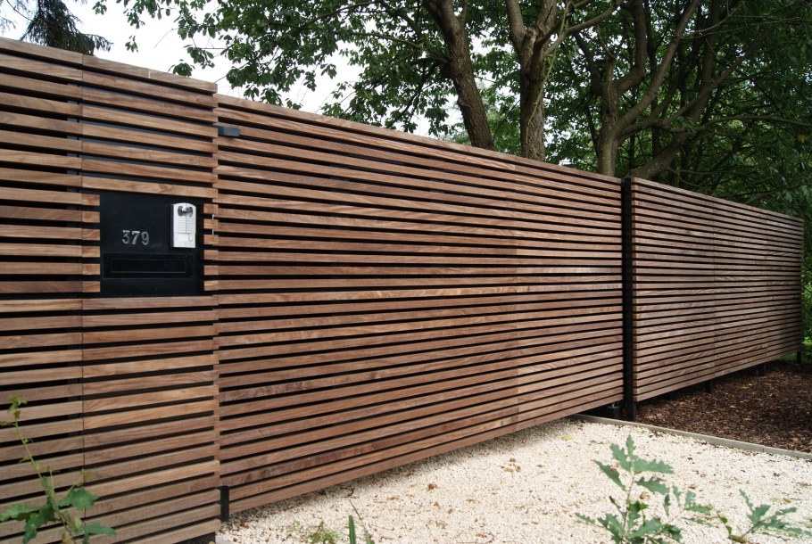 Забор из горизонтальных реек