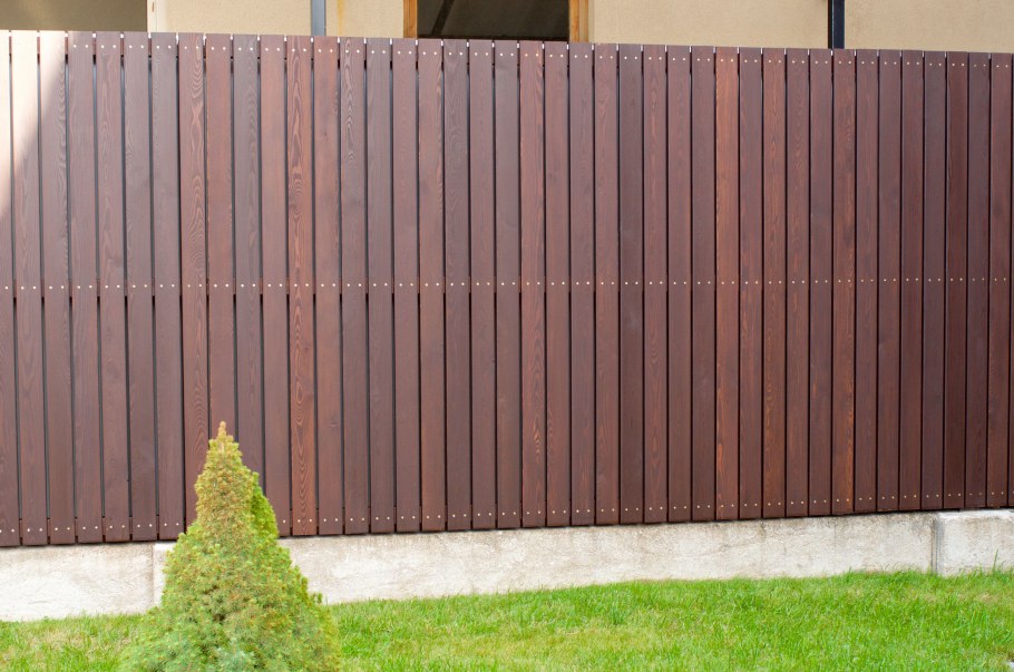 Забор из планкена лиственницы