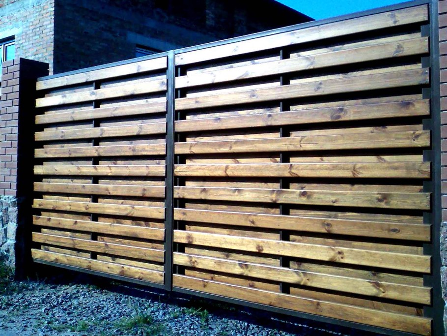 Деревянные заборы и ворота