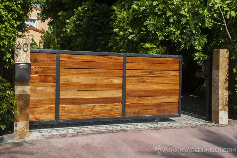 Современные деревянные ворота