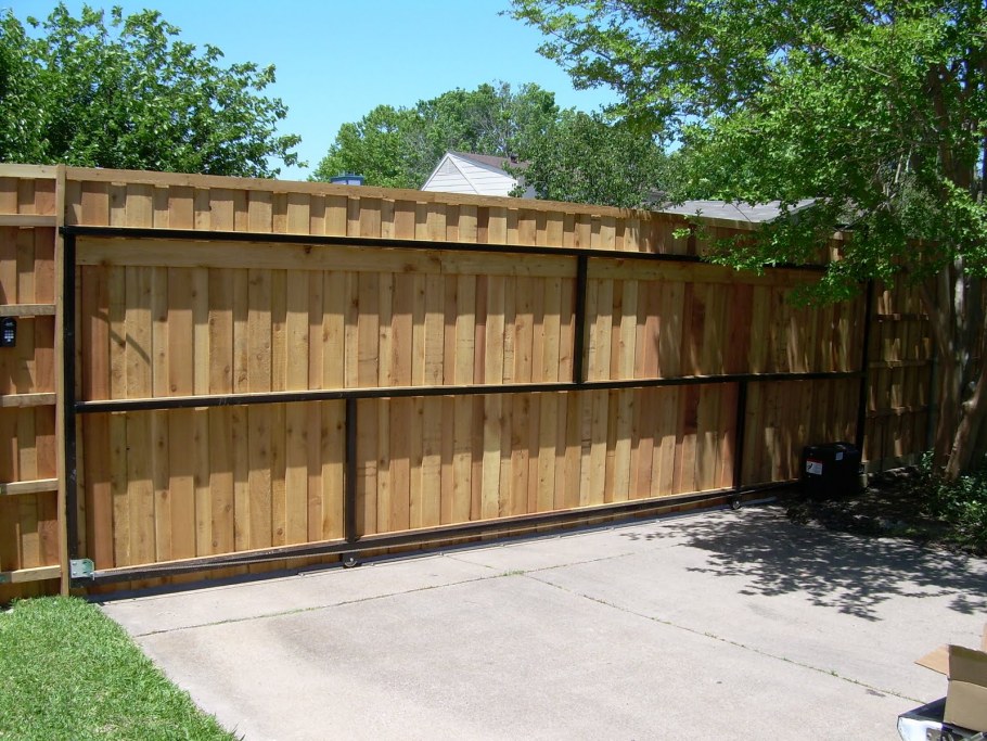Деревянные раздвижные ворота для дачи