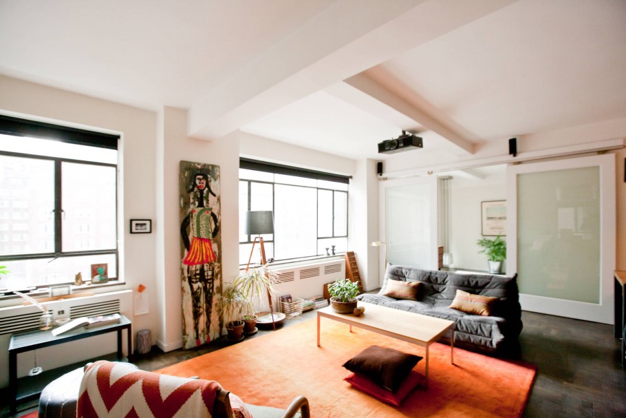 Взгляд на комнату на другую комнату