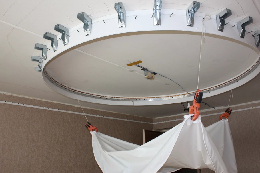 Двухуровневый тканевый потолок монтаж