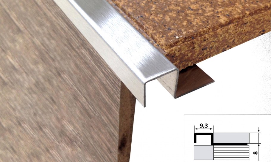 Плинтус Рехау 113