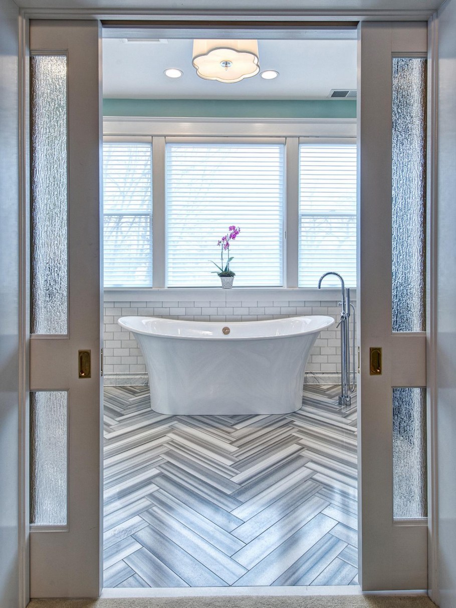 Дверь в ванную