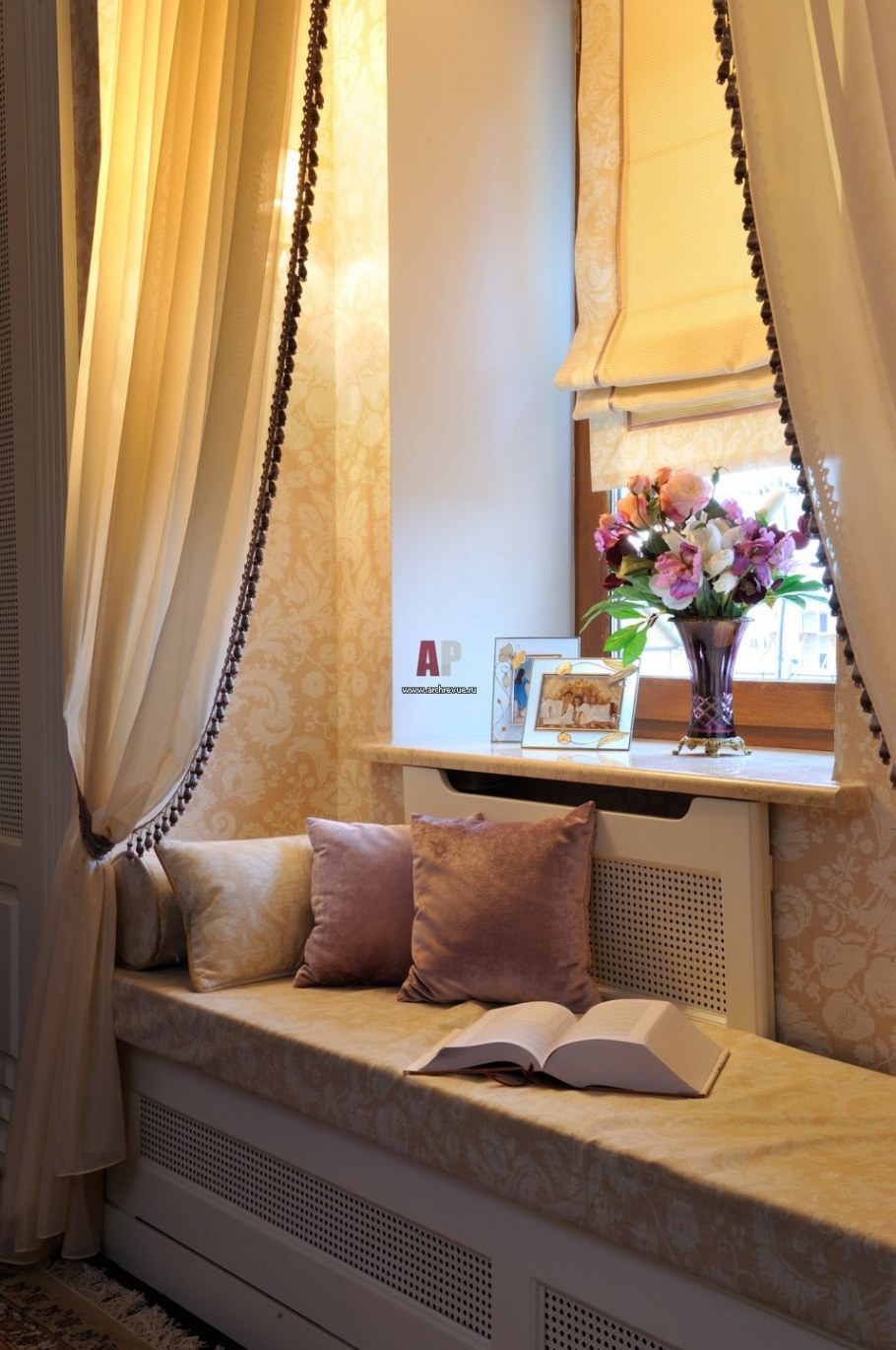 Подоконник в спальне