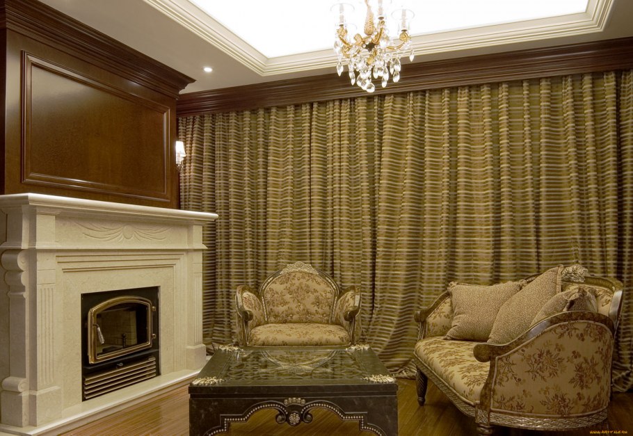 Декор стены в гостиной за диваном