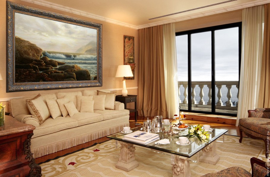 Уютная гостиная в классическом стиле