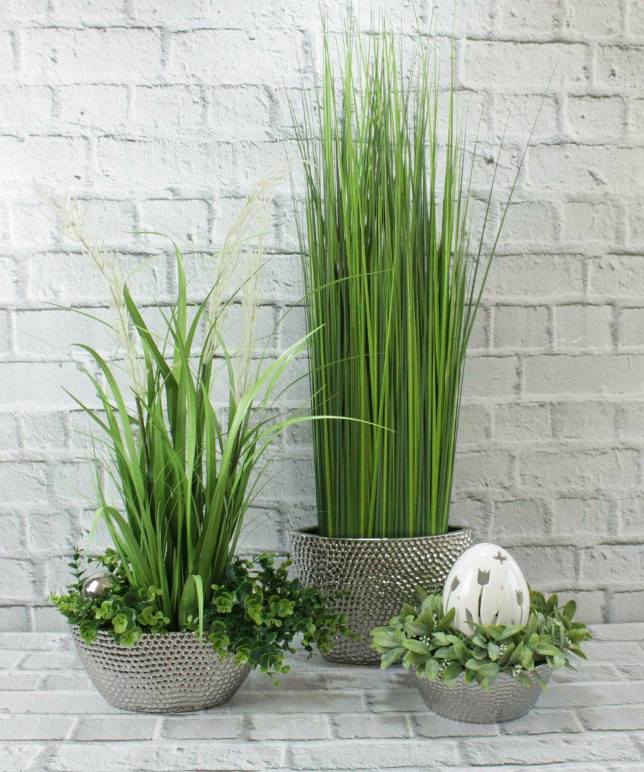 Искусственная зелень в горшках