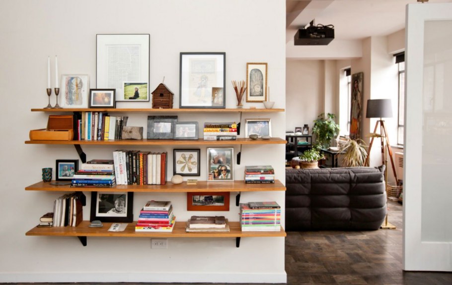 Оригинальные стеллажи в интерьере