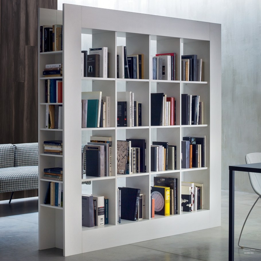 Книжный шкаф