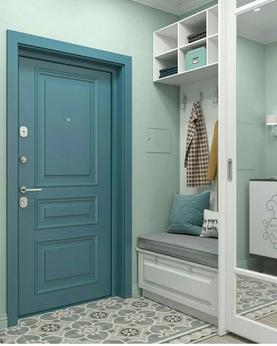 Прихожая в голубых тонах