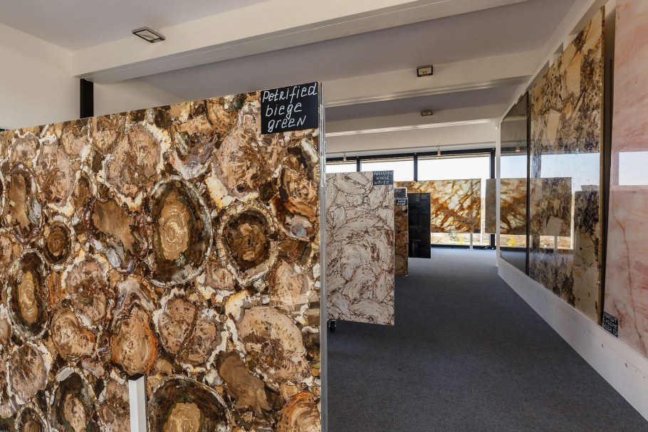 Красивый слэб камня в интерьере