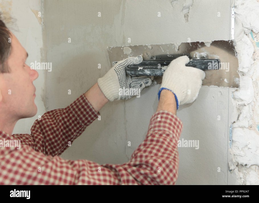 Выравнивание стен шпаклевкой