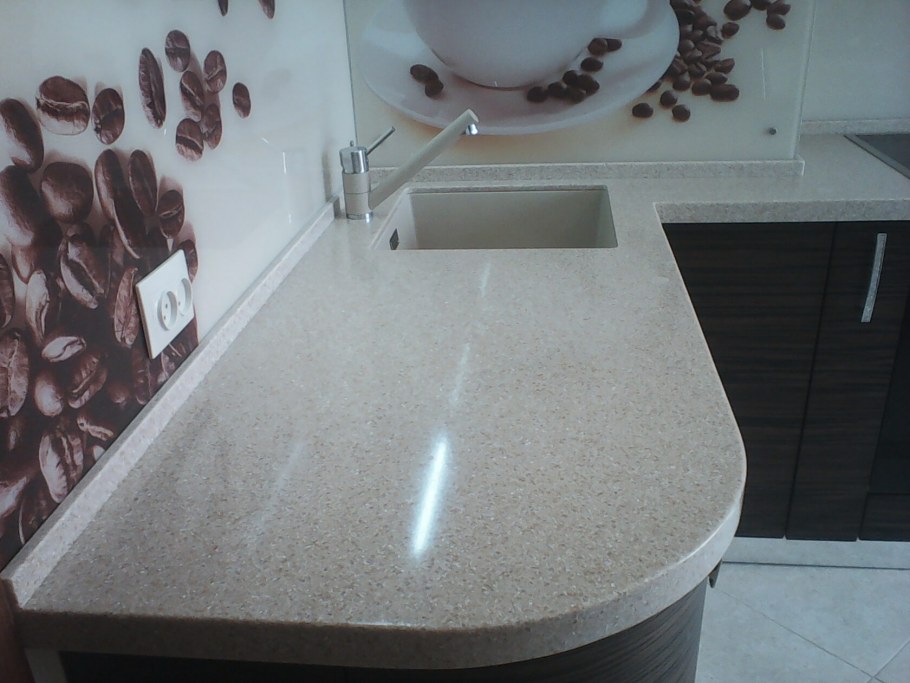 Столешница с бортиком из искусственного камня