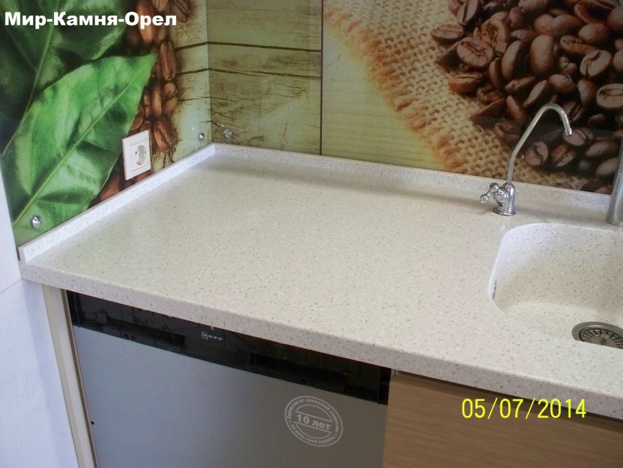 Столешница из камня с бортиком