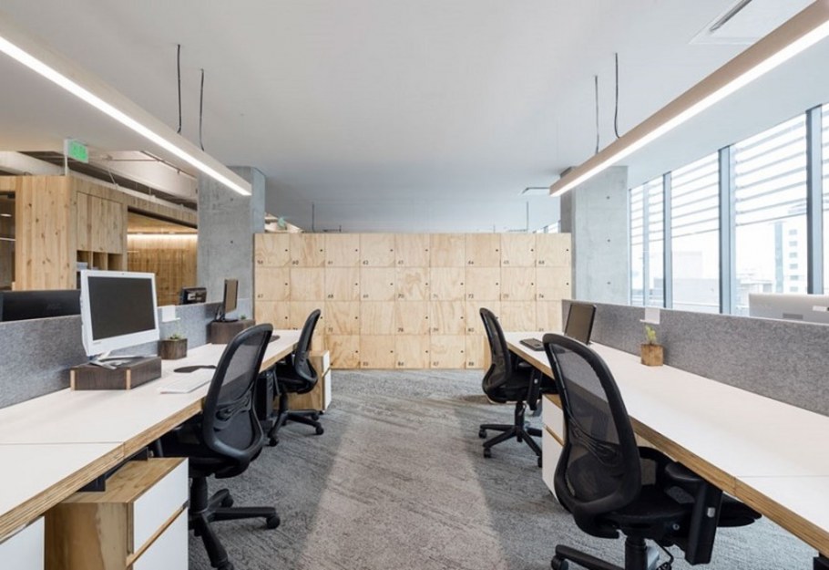 Простой интерьер офиса