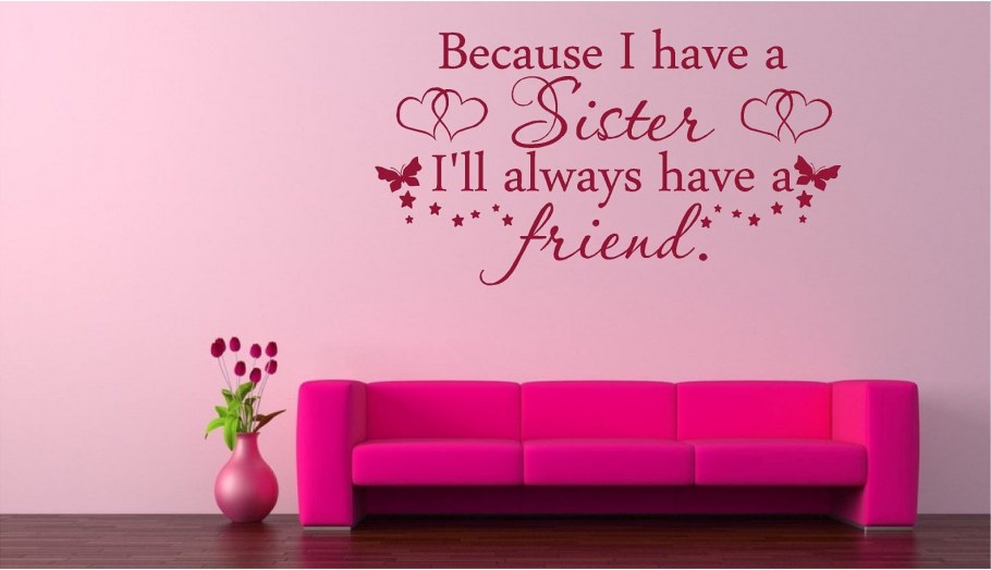 Диван для розовых стен